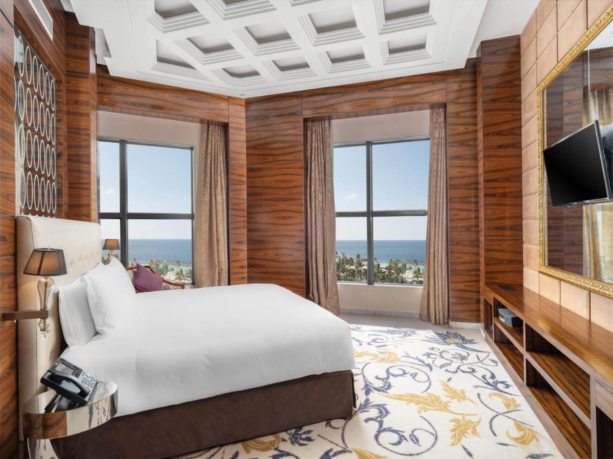 Hotel The Venue Corniche 5*